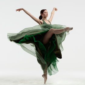 Green_dress_01 — figure reference